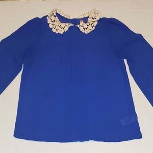 Xhilaration top blue. White lace trim